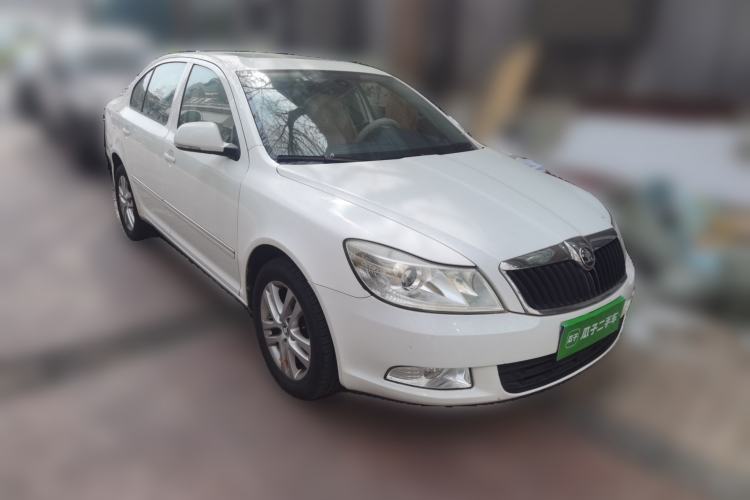 Used Skoda Octavia 2014 1.6L Automatic Yijun Edition Front Right 45 Deg