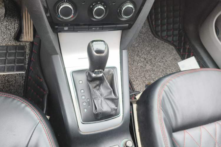 Used Skoda Octavia 2014 1.6L Automatic Yijie Edition Gear Lever