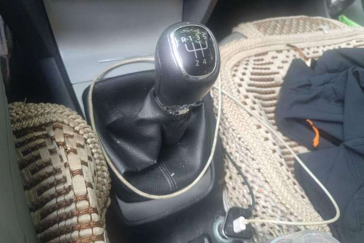 Used Skoda Octavia 2014 1.6L Manual Yijun Edition Gear Lever