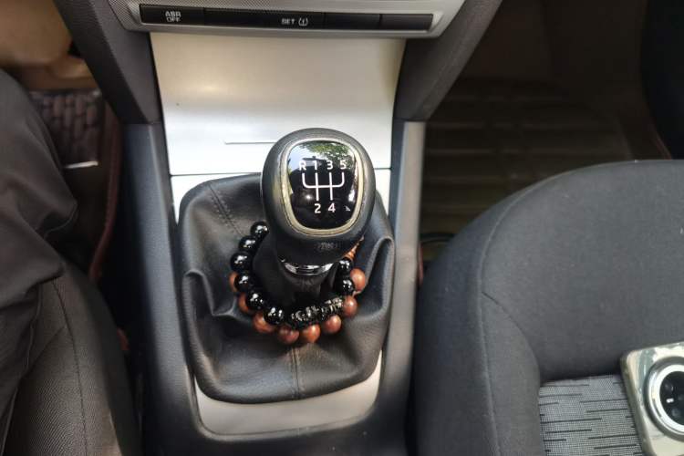 Used Skoda Octavia 2014 1.6L Manual Yijie Edition Gear Lever