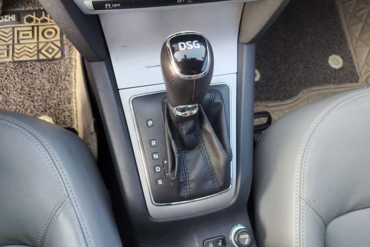 Used Skoda Octavia 2014 1.4TSI DSG Yijun Edition Gear Lever