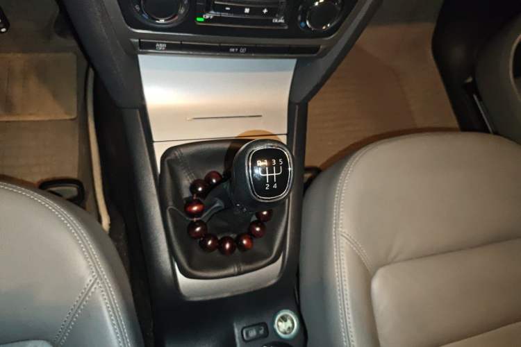 Used Skoda Octavia 2014 1.6L Manual Yijun Edition Gear Lever
