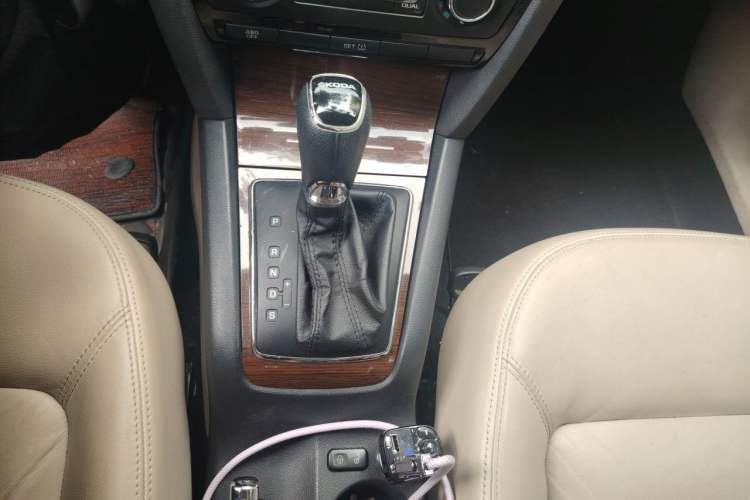 Used Skoda Octavia 2014 1.6L Automatic Yijun Edition Gear Lever