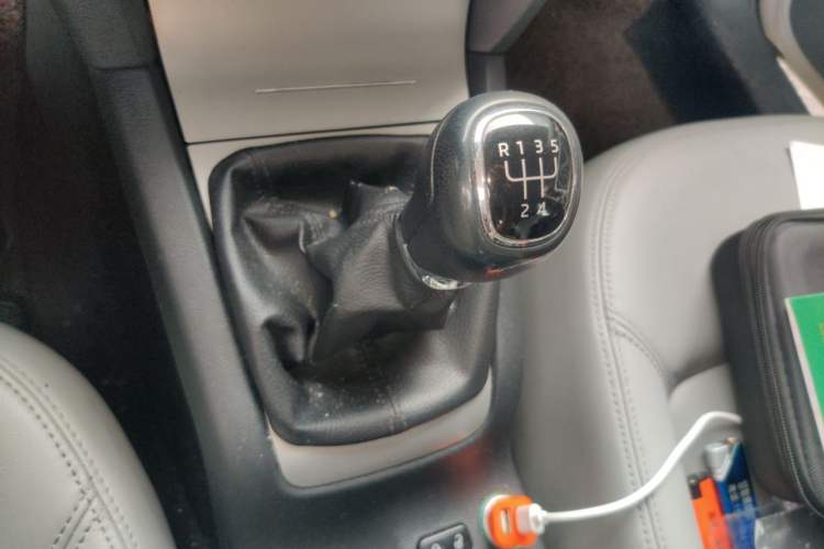 Used Skoda Octavia 2014 1.6L Manual Yijun Edition Gear Lever