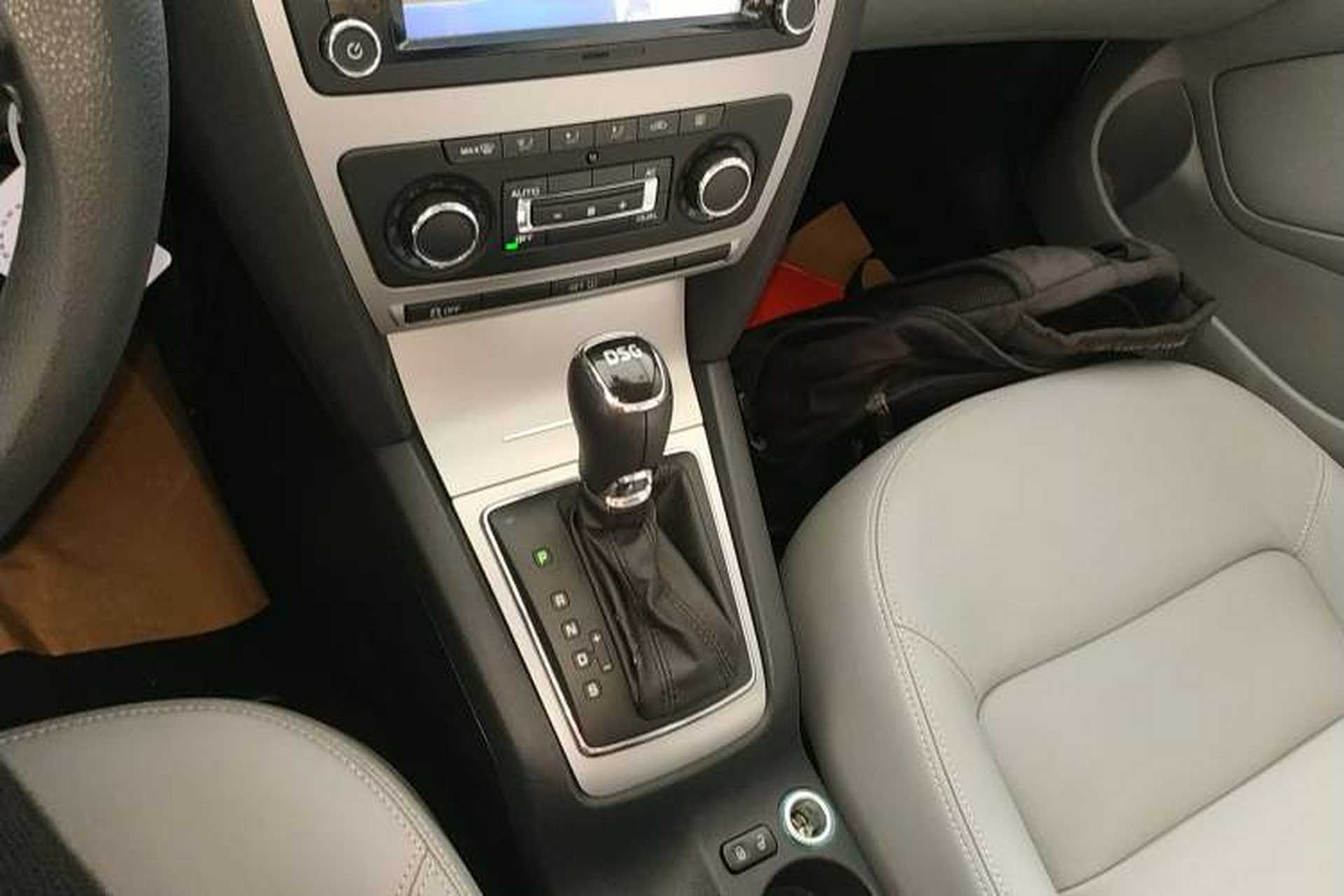 Used Skoda Octavia 2014 1.4TSI DSG Yijun Edition Gear Lever