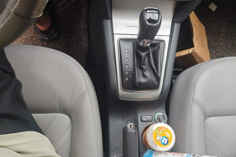 Used Skoda Octavia 2014 1.6L Automatic Yijun Edition Gear Lever