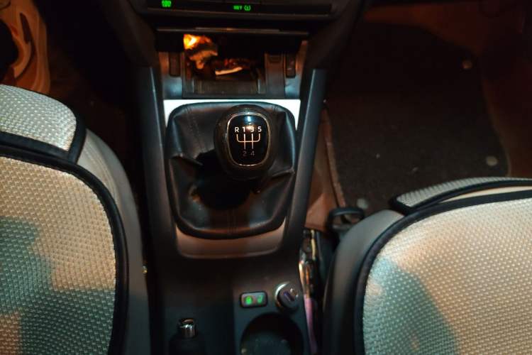 Used Skoda Octavia 2014 1.6L Manual Yijie Edition Gear Lever
