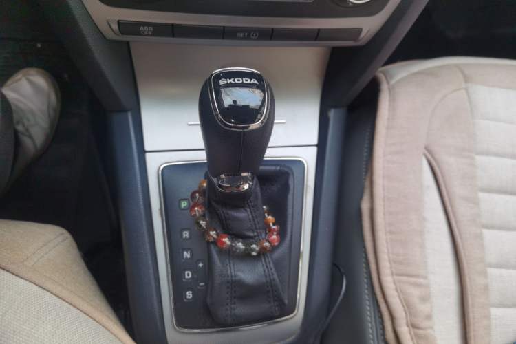 Used Skoda Octavia 2014 1.6L Automatic Yijun Edition Gear Lever
