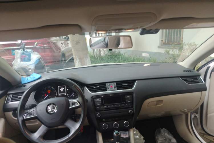 Used Skoda Octavia 2014 1.4TSI DSG Eado Edition Headliner