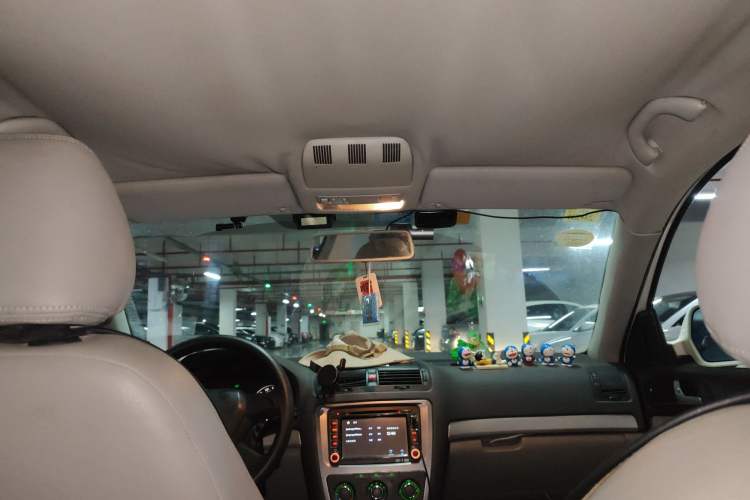 Used Skoda Octavia 2014 1.6L Manual Yijie Edition Headliner