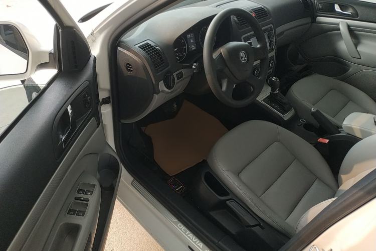 Used Skoda Octavia 2014 1.4TSI DSG Yijun Edition Interior 3