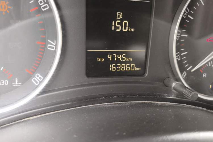 Used Skoda Octavia 2014 1.6L Automatic Yijie Edition Odometer Close Up