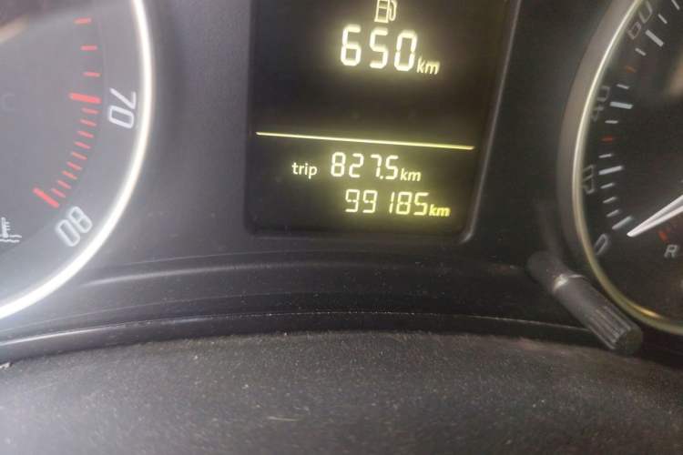 Used Skoda Octavia 2014 1.6L Manual Yijun Edition Odometer Close Up