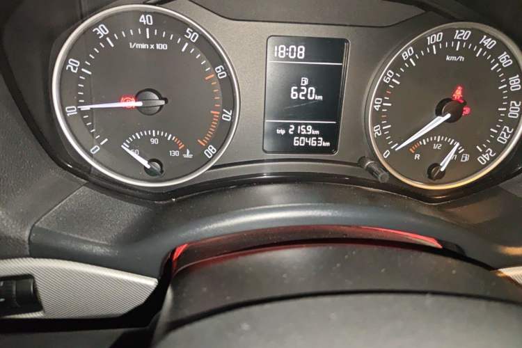 Used Skoda Octavia 2014 1.6L Manual Yijun Edition Odometer Close Up