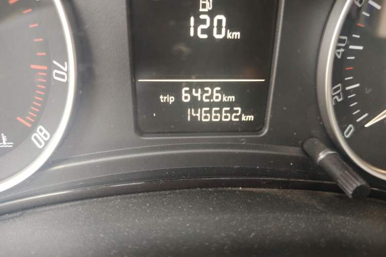 Used Skoda Octavia 2014 1.6L Automatic Yijun Edition Odometer Close Up