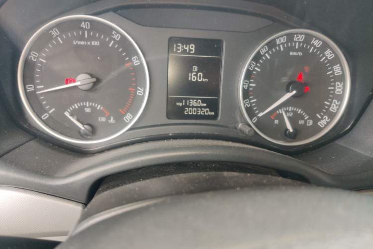 Used Skoda Octavia 2014 1.6L Manual Yijun Edition Odometer Close Up