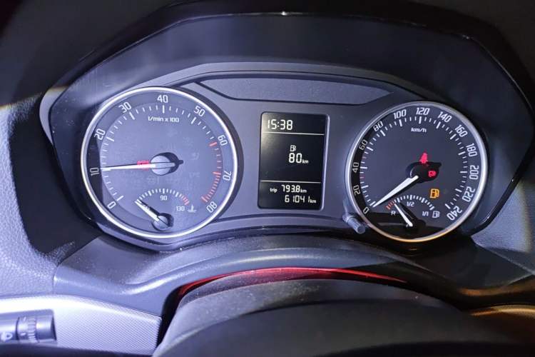 Used Skoda Octavia 2014 1.6L Manual Yijun Edition Odometer Close Up