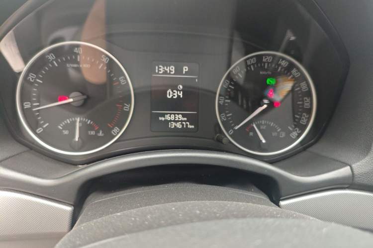 Used Skoda Octavia 2014 1.6L Automatic Yijun Edition Odometer Close Up