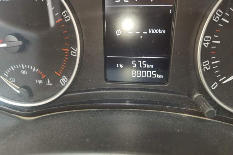 Used Skoda Octavia 2014 1.6L Automatic Yijun Edition Odometer Close Up