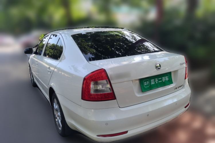 Used Skoda Octavia 2014 1.6L Manual Yijie Edition Rear Left 45 Deg