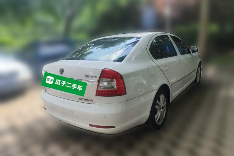 Used Skoda Octavia 2014 1.6L Manual Yijun Edition Rear Right 45 Deg