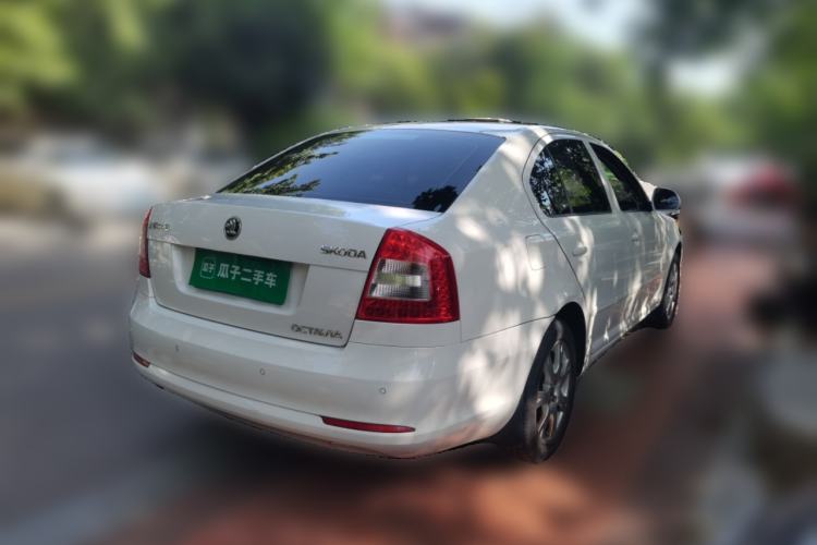 Used Skoda Octavia 2014 1.6L Manual Yijie Edition Rear Right 45 Deg