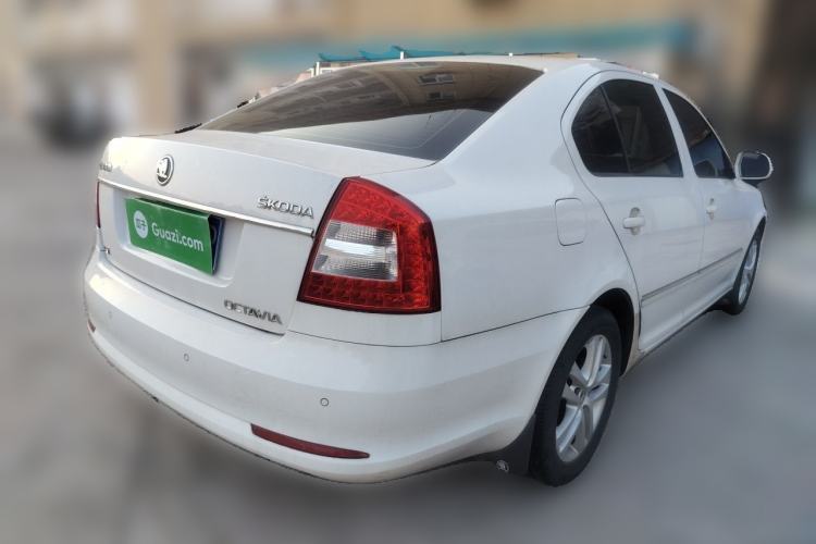 Used Skoda Octavia 2014 1.4TSI DSG Yijun Edition Rear Right 45 Deg