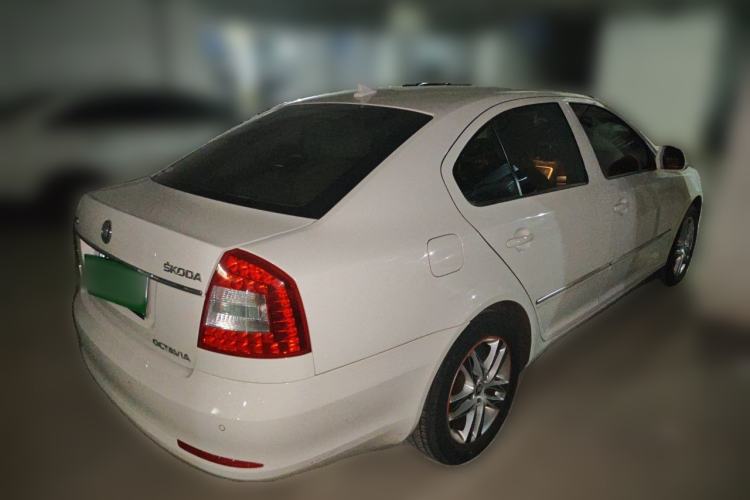 Used Skoda Octavia 2014 1.6L Manual Yijun Edition Rear Right 45 Deg