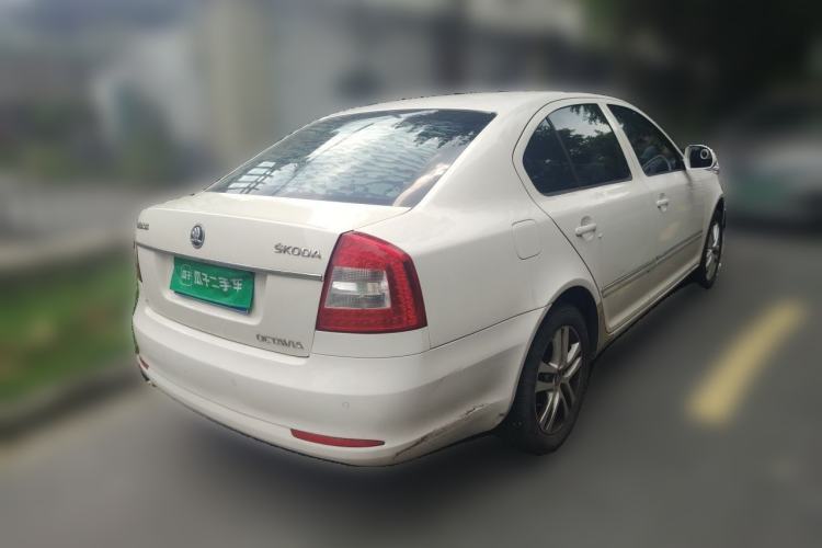 Used Skoda Octavia 2014 1.6L Automatic Yijun Edition Rear Right 45 Deg