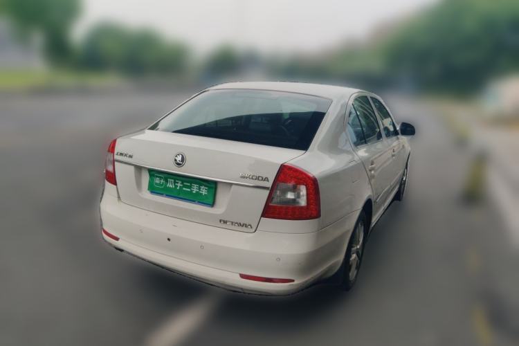 Used Skoda Octavia 2014 1.6L Manual Yijun Edition Rear Right 45 Deg