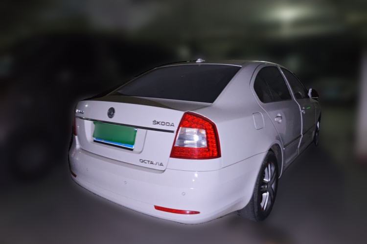 Used Skoda Octavia 2014 1.6L Manual Yijun Edition Rear Right 45 Deg