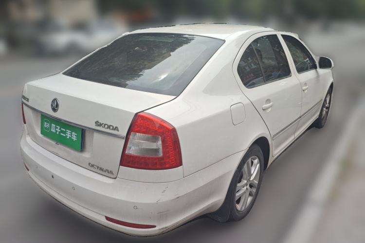 Used Skoda Octavia 2014 1.6L Automatic Yijun Edition Rear Right 45 Deg