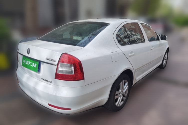 Used Skoda Octavia 2014 1.6L Automatic Yijun Edition Rear Right 45 Deg