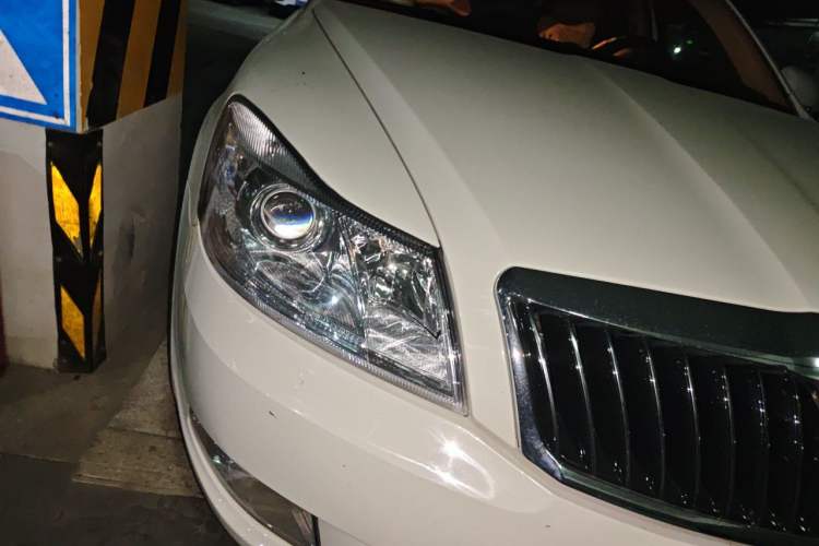 Used Skoda Octavia 2014 1.6L Manual Yijun Edition Right Front Headlight