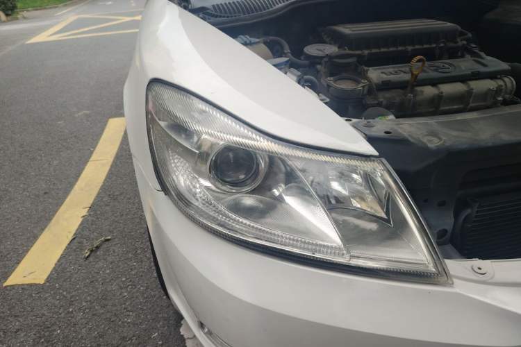 Used Skoda Octavia 2014 1.6L Automatic Yijun Edition Right Front Headlight