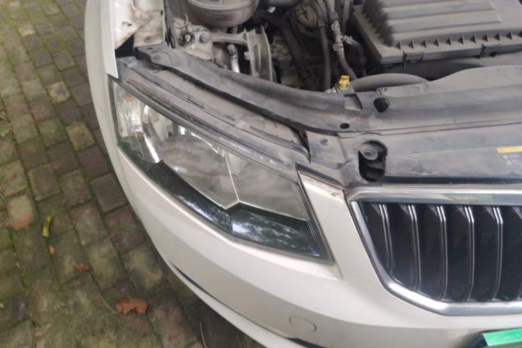 Used Skoda Octavia 2014 1.4TSI DSG Eado Edition Right Front Headlight