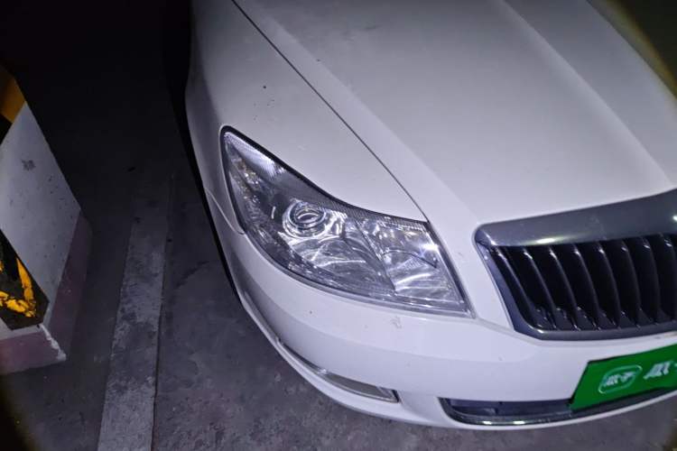 Used Skoda Octavia 2014 1.6L Manual Yijun Edition Right Front Headlight