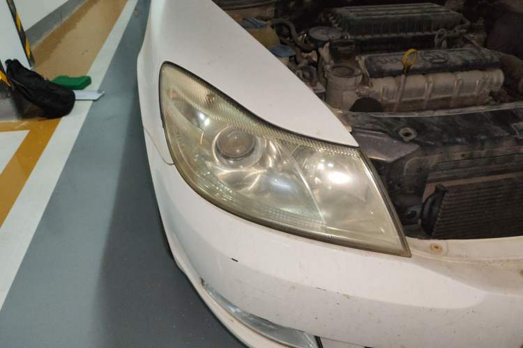 Used Skoda Octavia 2014 1.6L Manual Yijie Edition Right Front Headlight