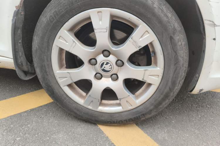 Used Skoda Octavia 2014 1.6L Automatic Yijie Edition Right Front Wheel Hub