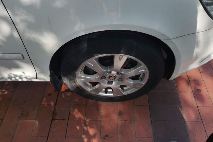 Used Skoda Octavia 2014 1.6L Manual Yijie Edition Right Front Wheel Hub