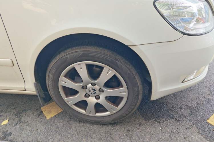 Used Skoda Octavia 2014 1.6L Automatic Yijie Edition Right Front Wheel Hub
