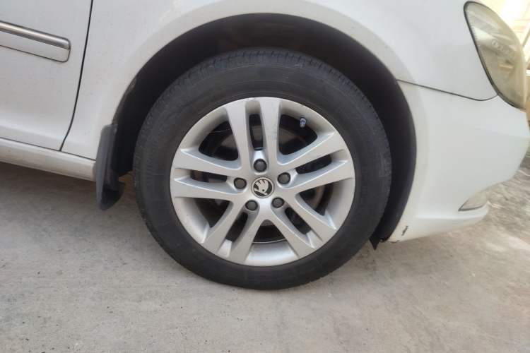 Used Skoda Octavia 2014 1.4TSI DSG Yijun Edition Right Front Wheel Hub