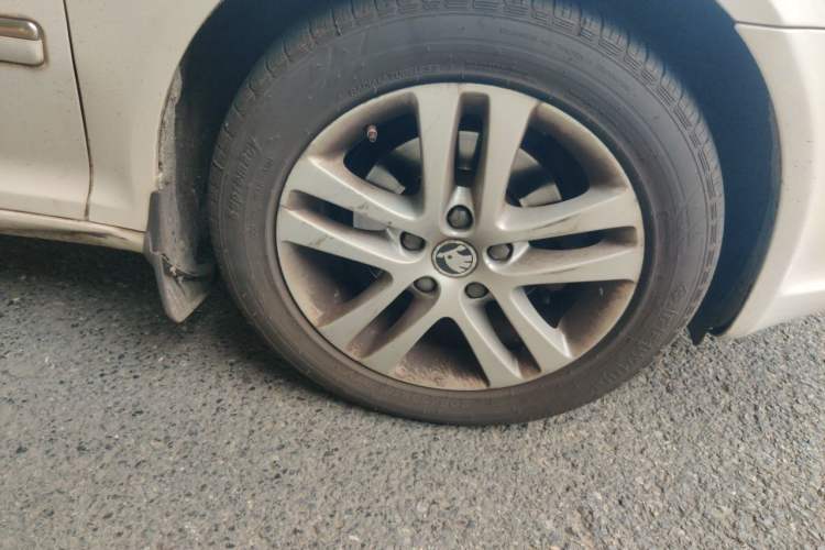 Used Skoda Octavia 2014 1.6L Manual Yijun Edition Right Front Wheel Hub