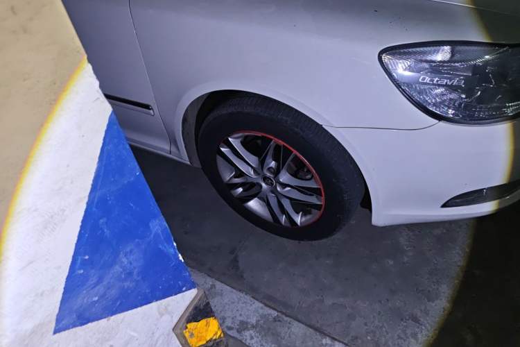 Used Skoda Octavia 2014 1.6L Manual Yijun Edition Right Front Wheel Hub
