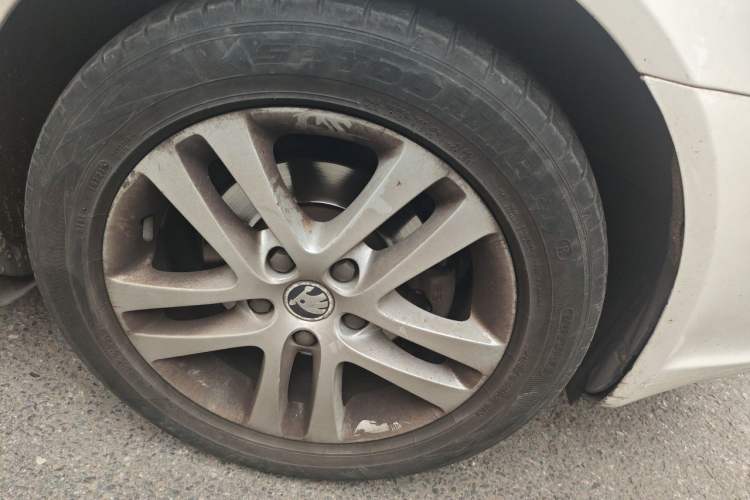 Used Skoda Octavia 2014 1.6L Automatic Yijun Edition Right Front Wheel Hub