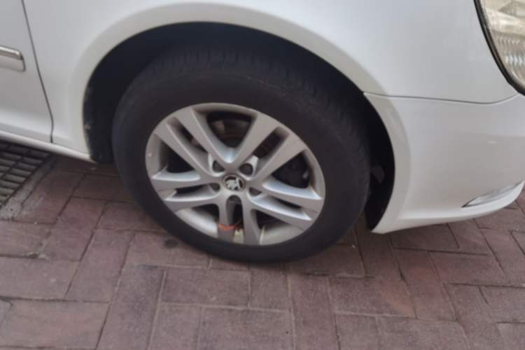 Used Skoda Octavia 2014 1.6L Automatic Yijun Edition Right Front Wheel Hub