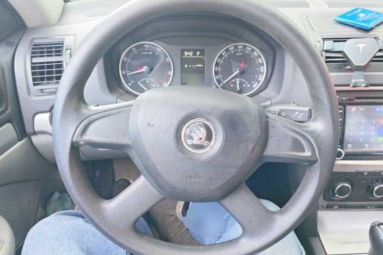 Used Skoda Octavia 2014 1.6L Automatic Yijie Edition Steering Wheel