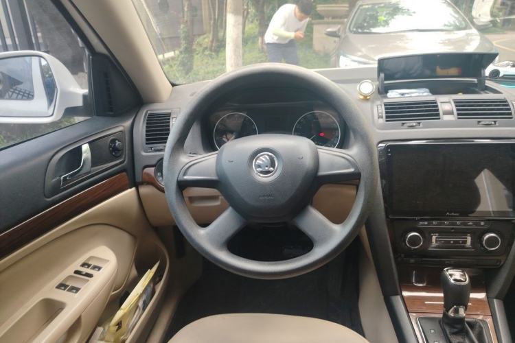 Used Skoda Octavia 2014 1.6L Automatic Yijun Edition Steering Wheel