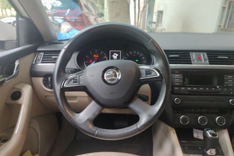 Used Skoda Octavia 2014 1.4TSI DSG Eado Edition Steering Wheel