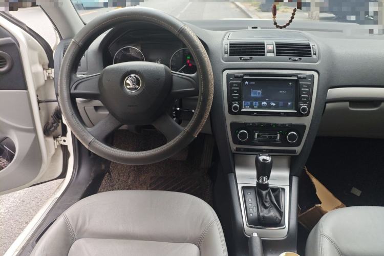 Used Skoda Octavia 2014 1.6L Automatic Yijun Edition Steering Wheel